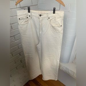 Levi’s high loose white jeans size 31